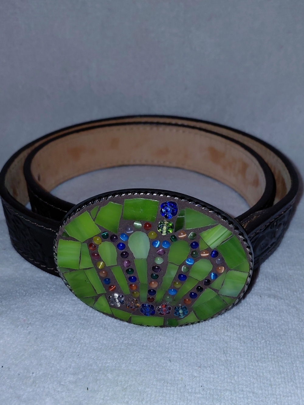 "JUST REALITY Green Mosaic Crown Buckle  Leather Belt